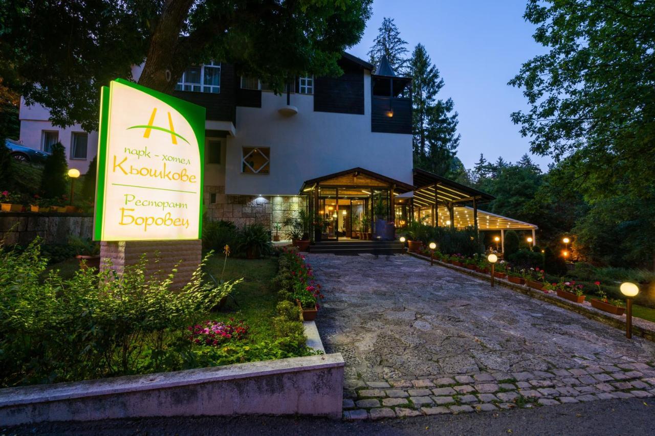 Family Park Hotel Kyoshkove Shumen Ngoại thất bức ảnh