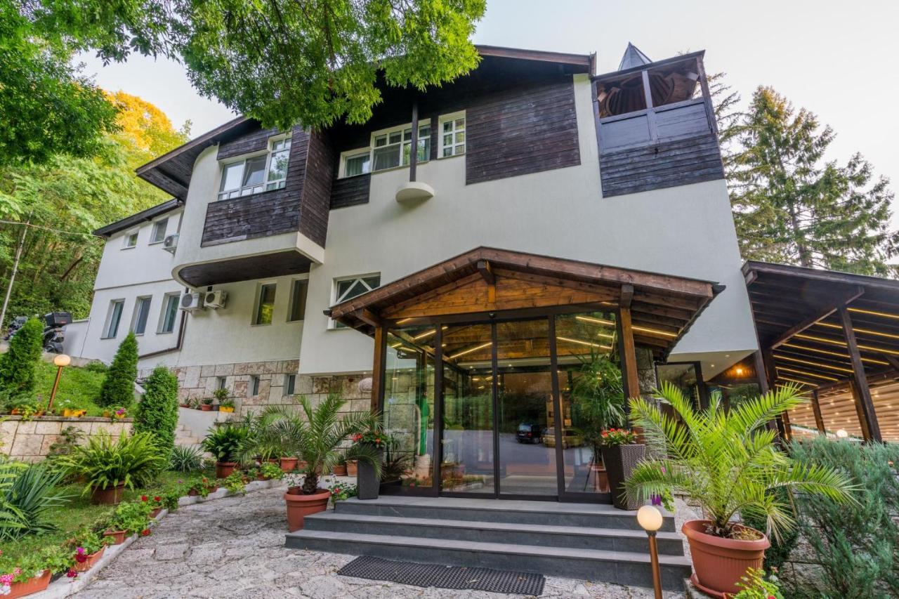 Family Park Hotel Kyoshkove Shumen Ngoại thất bức ảnh