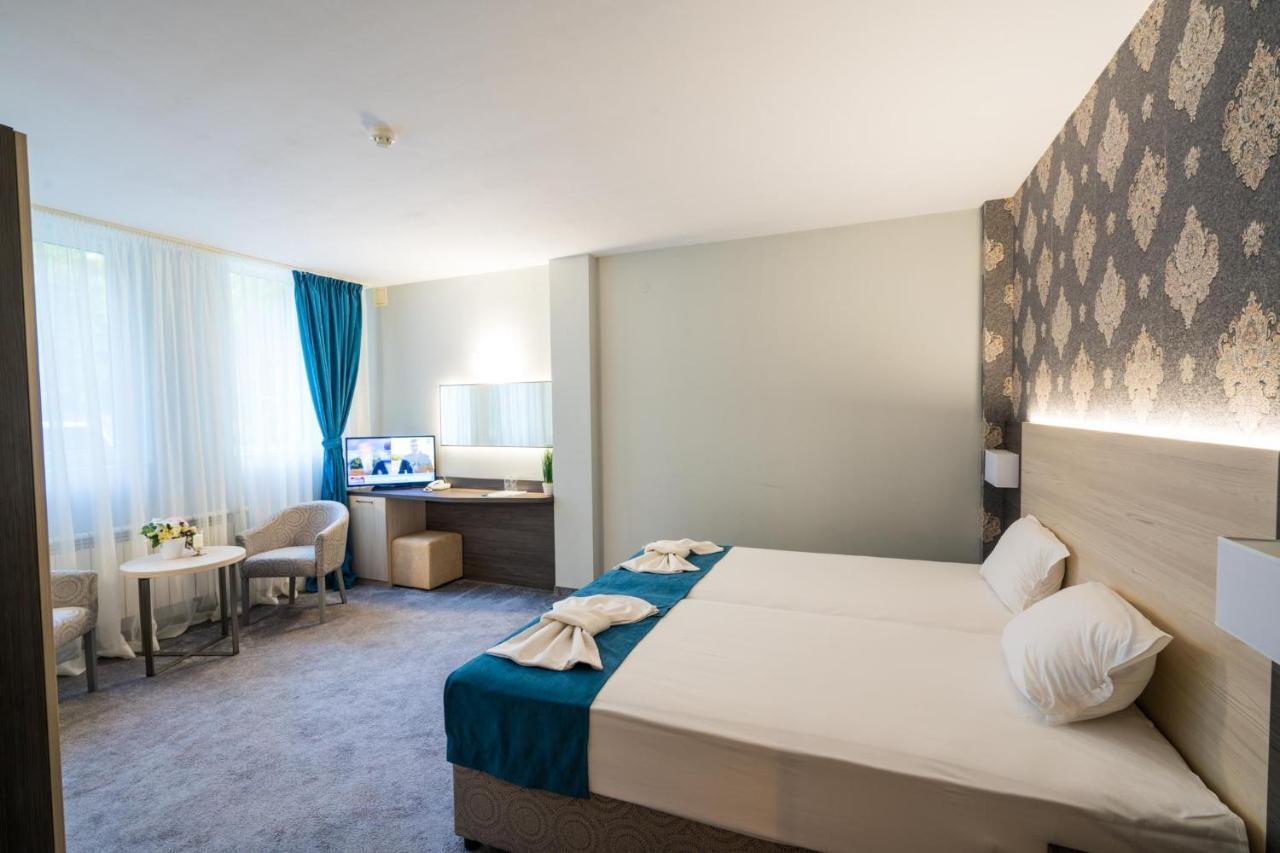 Family Park Hotel Kyoshkove Shumen Ngoại thất bức ảnh
