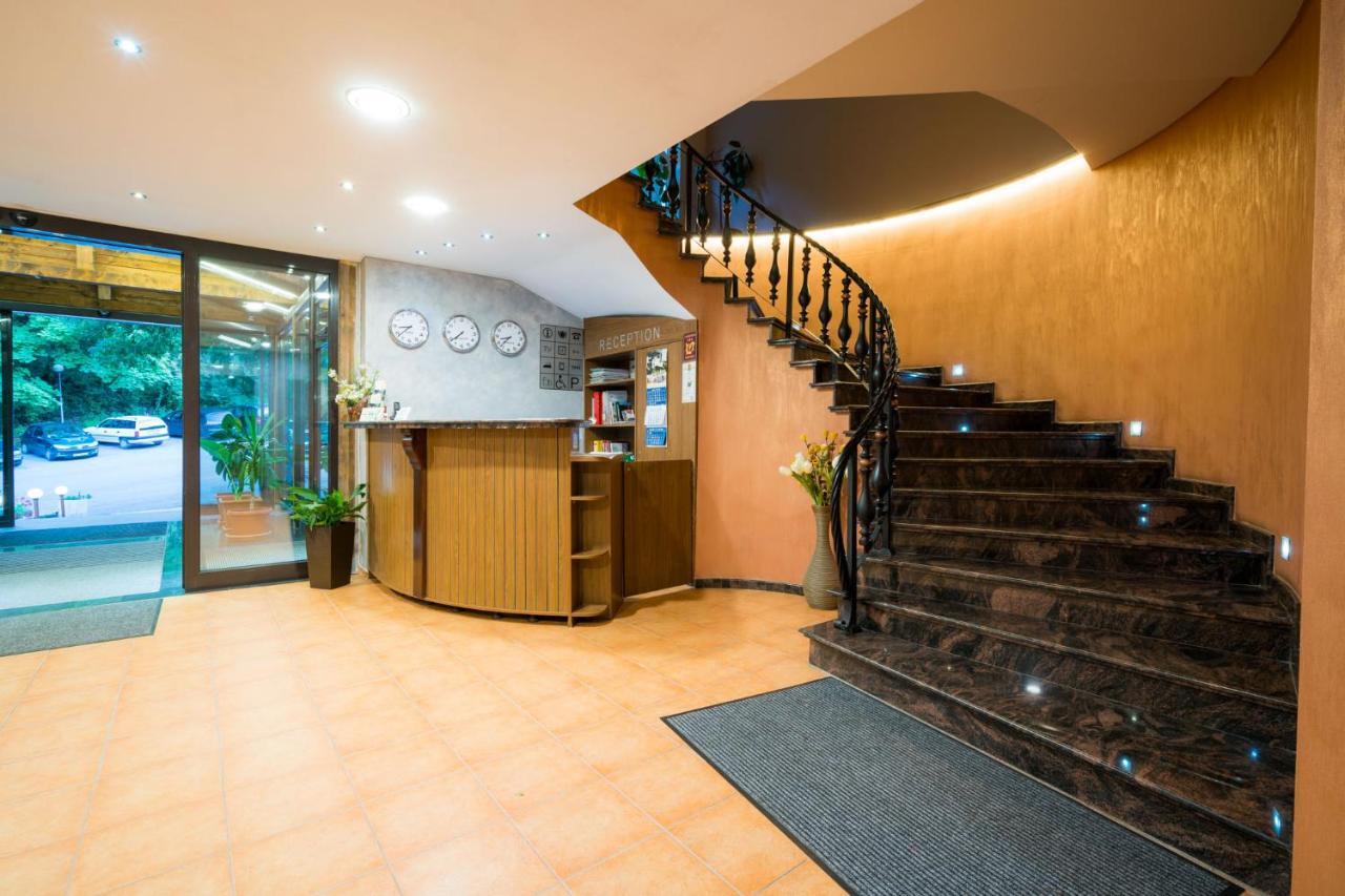 Family Park Hotel Kyoshkove Shumen Ngoại thất bức ảnh
