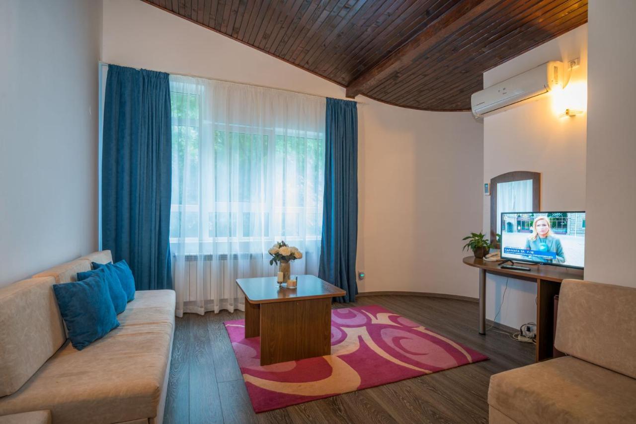 Family Park Hotel Kyoshkove Shumen Ngoại thất bức ảnh