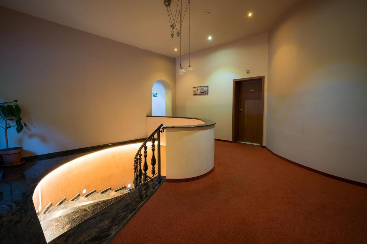 Family Park Hotel Kyoshkove Shumen Ngoại thất bức ảnh