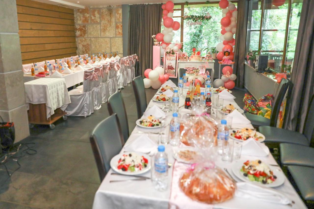 Family Park Hotel Kyoshkove Shumen Ngoại thất bức ảnh