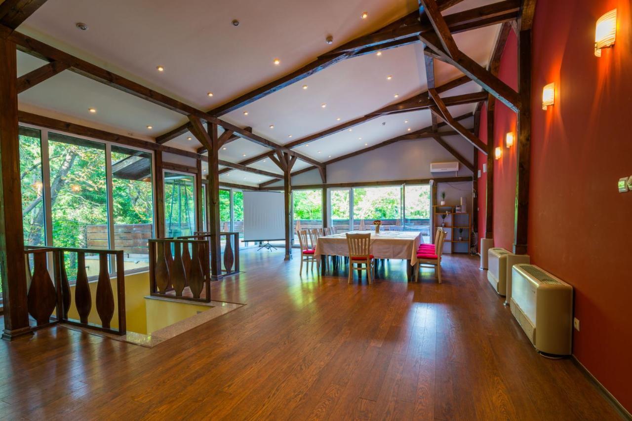 Family Park Hotel Kyoshkove Shumen Ngoại thất bức ảnh