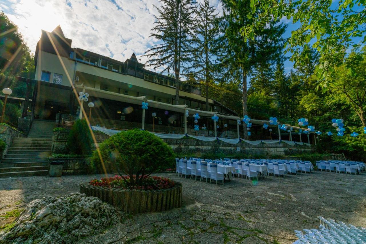 Family Park Hotel Kyoshkove Shumen Ngoại thất bức ảnh